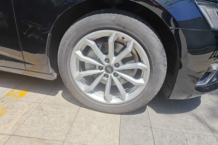 Used Audi A6L 2023 Revised 40 TFSI Luxury Prestige Edition Right Front Wheel Hub