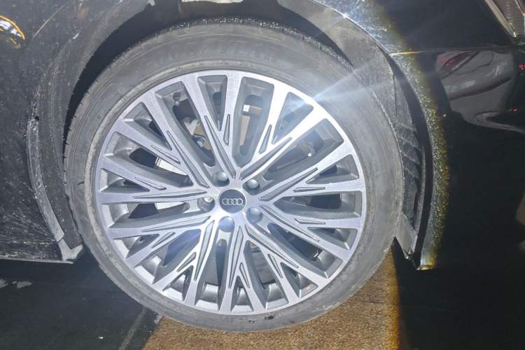 Used Audi A6L 2023 Revised Edition 45 TFSI quattro Prestige Dynamic Version Right Front Wheel Hub