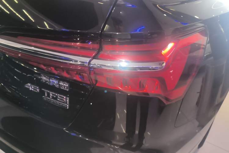Used Audi A6L 2023 Revised Edition 45 TFSI quattro Prestige Dynamic Version Right Rear Taillight