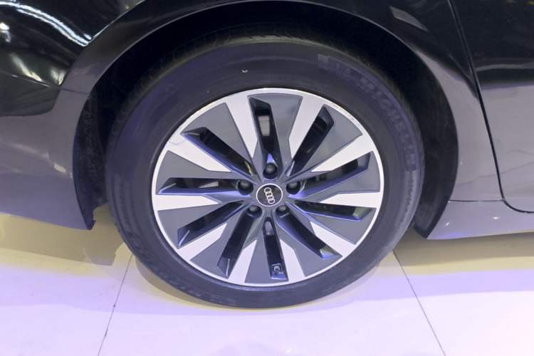 Used Audi A6L 2023 45 TFSI Prestige Elegant Edition Right Rear Wheel Hub