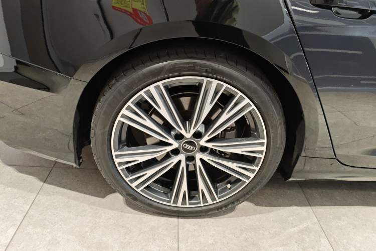 Used Audi A6L 2023 45 TFSI Prestige Dynamic Edition Right Rear Wheel Hub