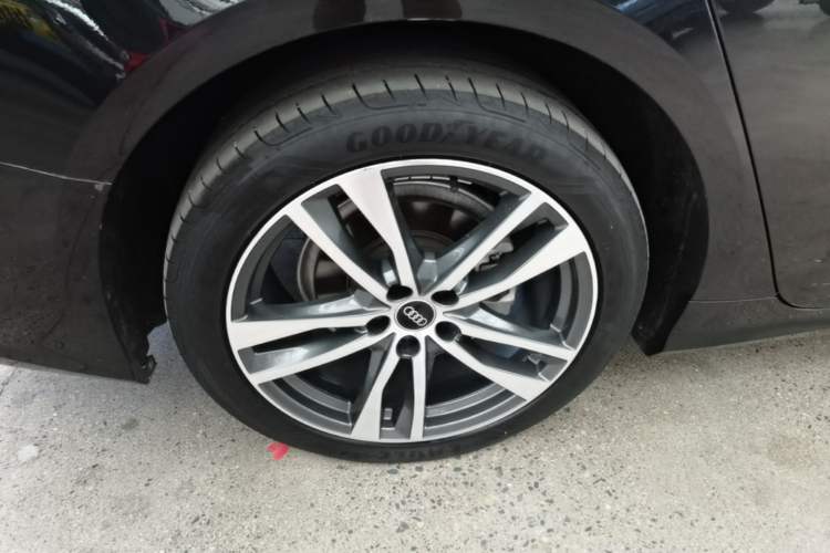 Used Audi A6L 2023 Revised 40 TFSI Luxury Dynamic Edition Right Rear Wheel Hub