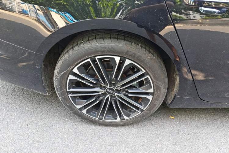 Used Audi A6L 2023 55 TFSI quattro Prestige Elegant Edition Right Rear Wheel Hub