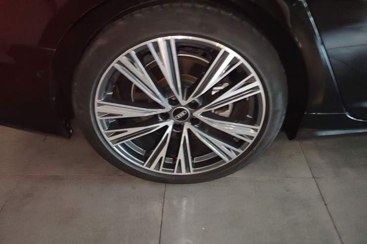 Used Audi A6L 2023 Revised 45 TFSI Prestige Dynamic Edition Right Rear Wheel Hub