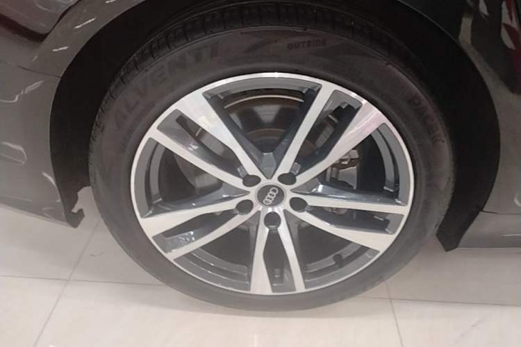 Used Audi A6L 2023 40 TFSI Luxury Dynamic Model Right Rear Wheel Hub