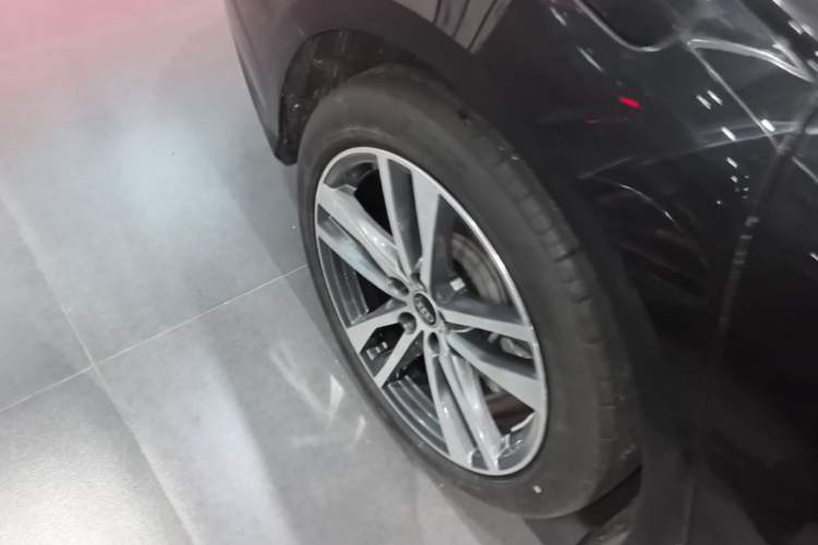 Used Audi A6L 2023 Revised 40 TFSI Luxury Dynamic Edition Right Rear Wheel Hub