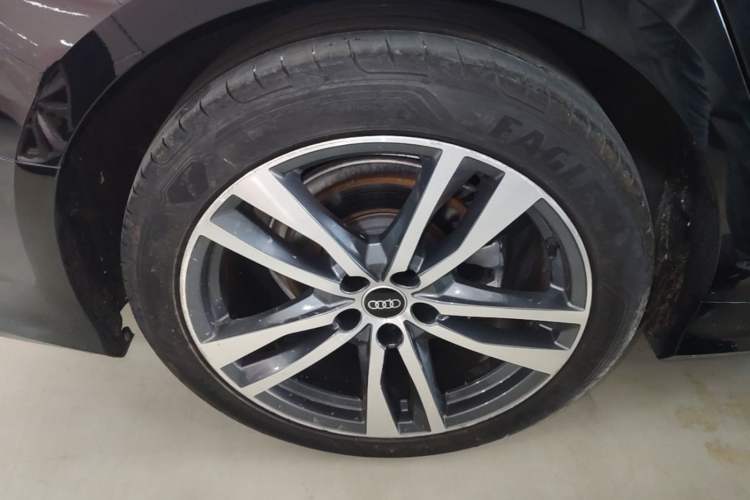 Used Audi A6L 2023 Revised 40 TFSI Luxury Dynamic Edition Right Rear Wheel Hub