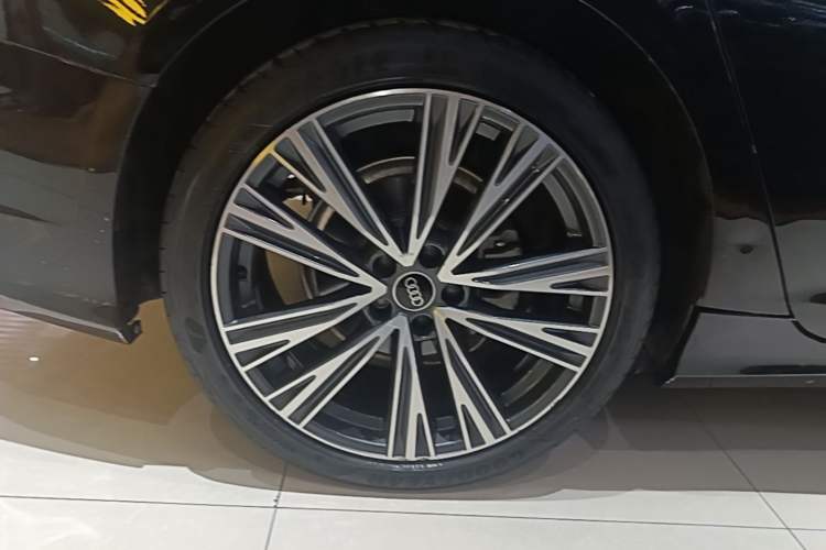 Used Audi A6L 2023 Revised 40 TFSI Luxury Dynamic Edition Right Rear Wheel Hub