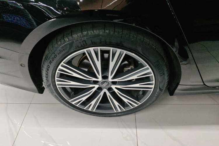 Used Audi A6L 2023 Revised Edition 45 TFSI quattro Prestige Dynamic Version Right Rear Wheel Hub