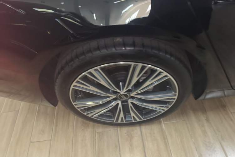 Used Audi A6L 2023 Revised 40 TFSI Luxury Prestige Edition Right Rear Wheel Hub