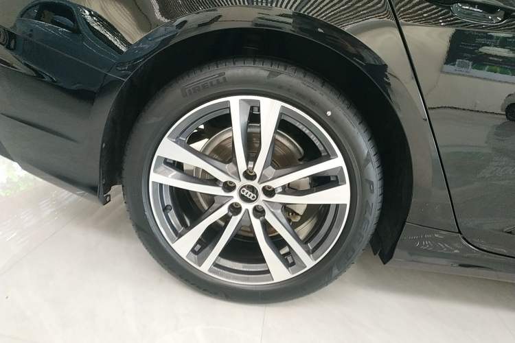 Used Audi A6L 2023 Revised 40 TFSI Luxury Dynamic Edition Right Rear Wheel Hub