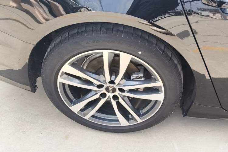 Used Audi A6L 2023 Revised 40 TFSI Luxury Dynamic Edition Right Rear Wheel Hub