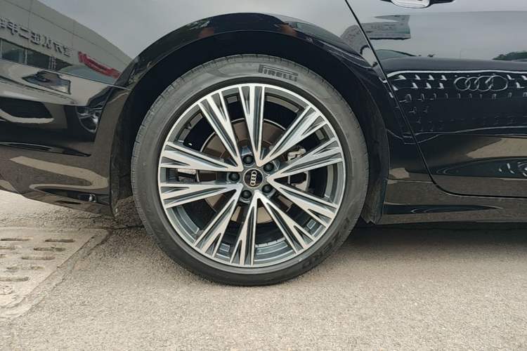 Used Audi A6L 2023 40 TFSI Luxury Dynamic Model Right Rear Wheel Hub