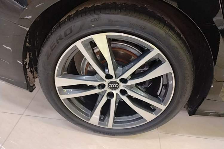 Used Audi A6L 2023 Revised 40 TFSI Luxury Dynamic Edition Right Rear Wheel Hub