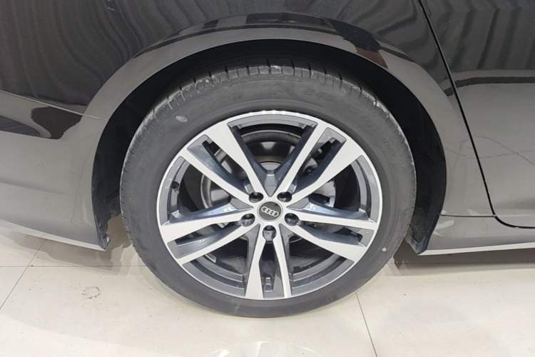 Used Audi A6L 2023 Revised 40 TFSI Luxury Dynamic Edition Right Rear Wheel Hub
