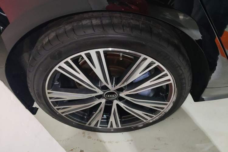 Used Audi A6L 2023 Revised Edition 45 TFSI quattro Prestige Dynamic Version Right Rear Wheel Hub