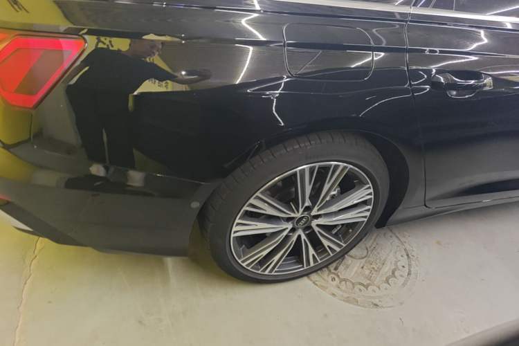 Used Audi A6L 2023 Revised Edition 45 TFSI quattro Prestige Dynamic Version Right Rear Wheel Hub