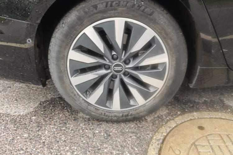 Used Audi A6L 2023 Revised 45 TFSI Prestige Elegant Edition Right Rear Wheel Hub