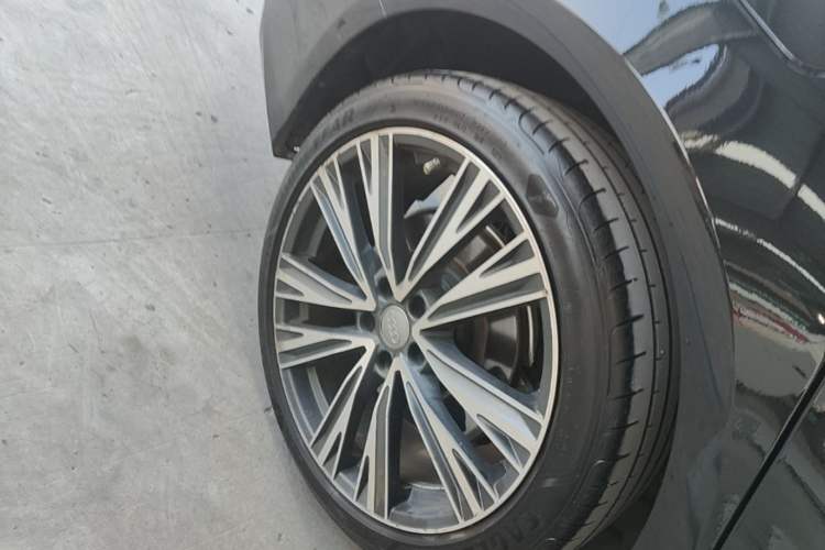Used Audi A6L 2023 Revised Edition 45 TFSI quattro Prestige Dynamic Version Right Rear Wheel Hub