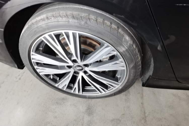 Used Audi A6L 2023 45 TFSI quattro Prestige Dynamic Edition Right Rear Wheel Hub