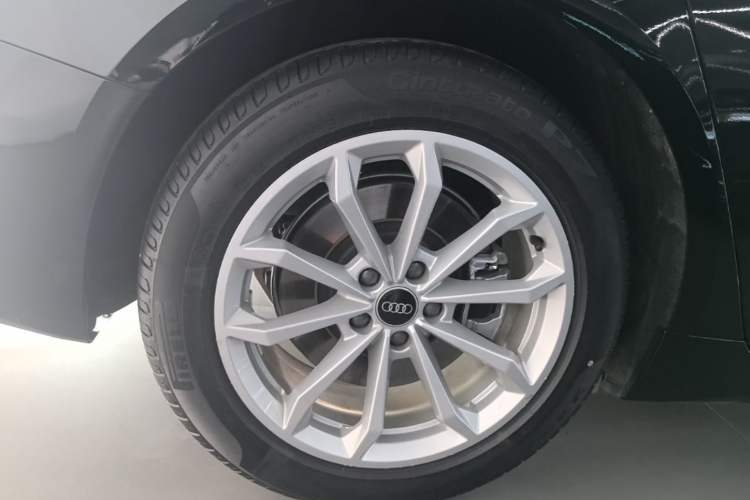 Used Audi A6L 2023 40 TFSI Luxury Prestige Edition Right Rear Wheel Hub