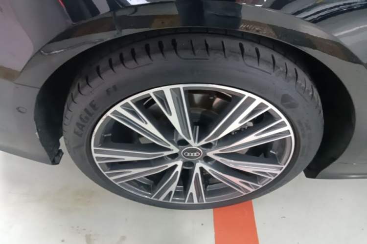 Used Audi A6L 2023 55 TFSI quattro Flagship Dynamic Edition Right Rear Wheel Hub