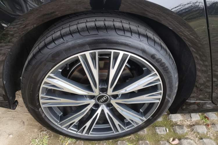 Used Audi A6L 2023 40 TFSI Luxury Dynamic Model Right Rear Wheel Hub