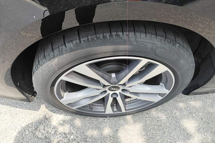 Used Audi A6L 2023 Revised 40 TFSI Luxury Dynamic Edition Right Rear Wheel Hub