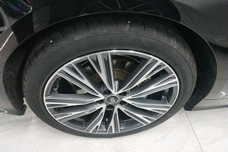 Used Audi A6L 2023 45 TFSI Prestige Dynamic Edition Right Rear Wheel Hub