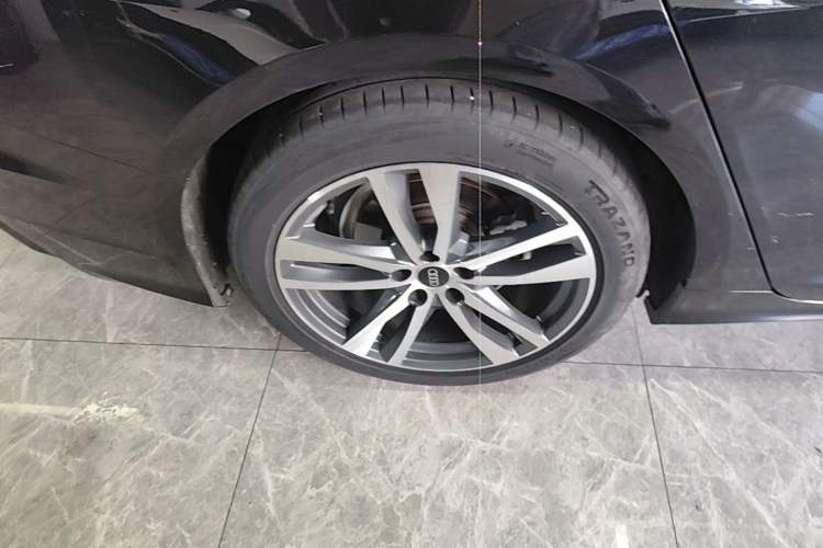 Used Audi A6L 2023 Revised 40 TFSI Luxury Dynamic Edition Right Rear Wheel Hub