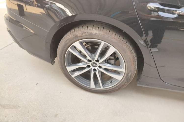 Used Audi A6L 2023 Revised 40 TFSI Luxury Dynamic Edition Right Rear Wheel Hub