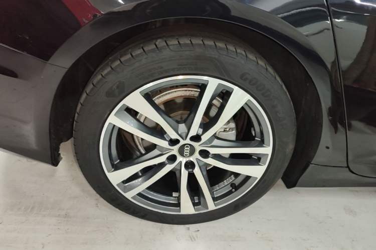 Used Audi A6L 2023 Revised 40 TFSI Luxury Dynamic Edition Right Rear Wheel Hub