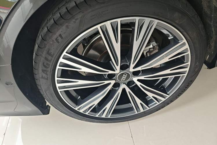 Used Audi A6L 2023 Revised 45 TFSI Prestige Dynamic Edition Right Rear Wheel Hub