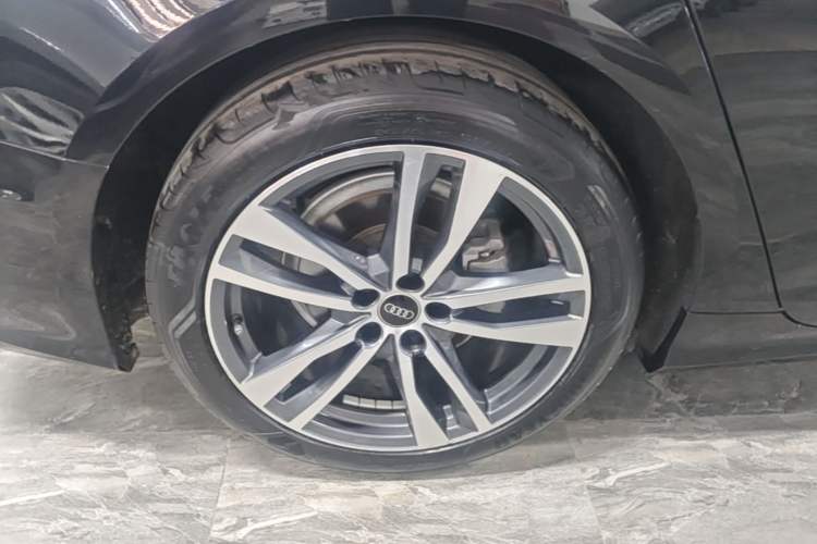 Used Audi A6L 2023 Revised 40 TFSI Luxury Dynamic Edition Right Rear Wheel Hub