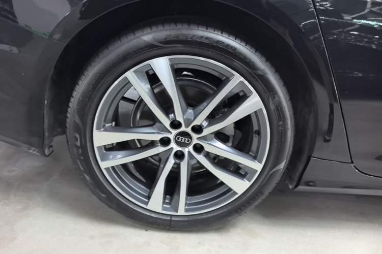 Used Audi A6L 2023 Revised 40 TFSI Luxury Dynamic Edition Right Rear Wheel Hub