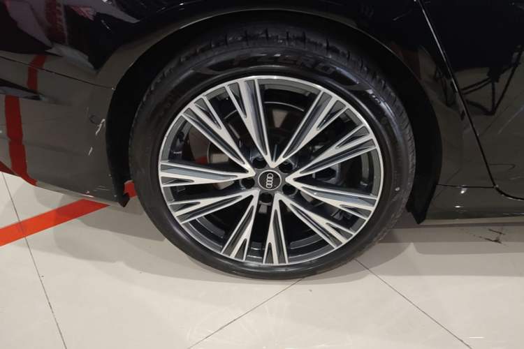 Used Audi A6L 2023 45 TFSI quattro Prestige Dynamic Edition Right Rear Wheel Hub