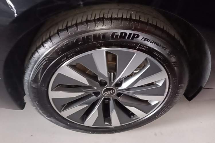 Used Audi A6L 2023 Revised 45 TFSI Prestige Elegant Edition Right Rear Wheel Hub