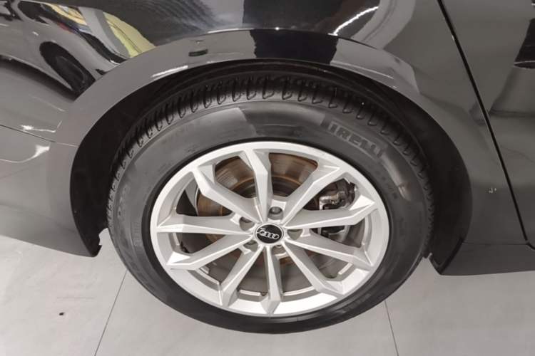 Used Audi A6L 2023 40 TFSI Luxury Prestige Edition Right Rear Wheel Hub