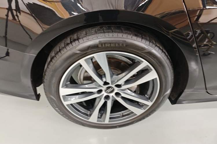 Used Audi A6L 2023 Revised 40 TFSI Luxury Dynamic Edition Right Rear Wheel Hub