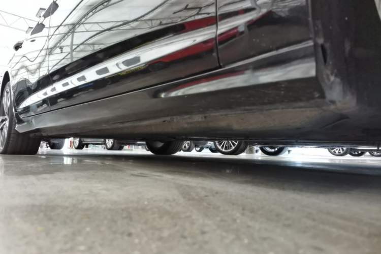 Used Audi A6L 2023 Revised 40 TFSI Luxury Dynamic Edition Right Side Sill