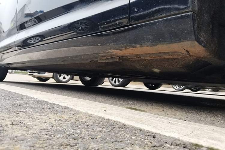 Used Audi A6L 2023 Revised 40 TFSI Luxury Prestige Edition Right Side Sill