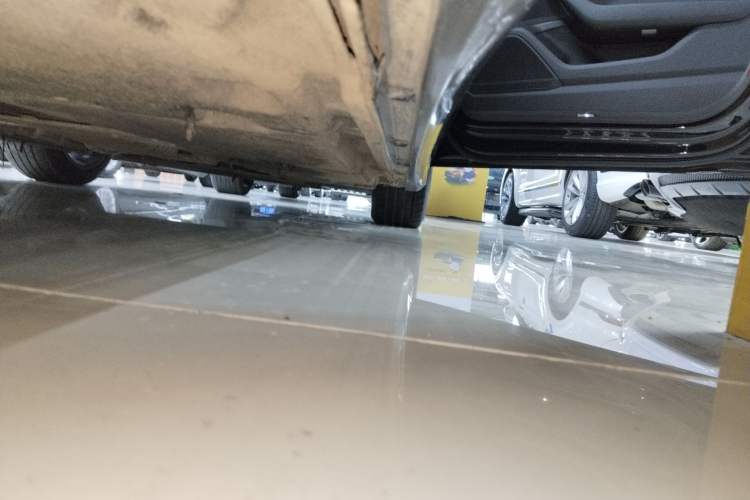 Used Audi A6L 2023 Revised 40 TFSI Luxury Dynamic Edition Right Side Sill