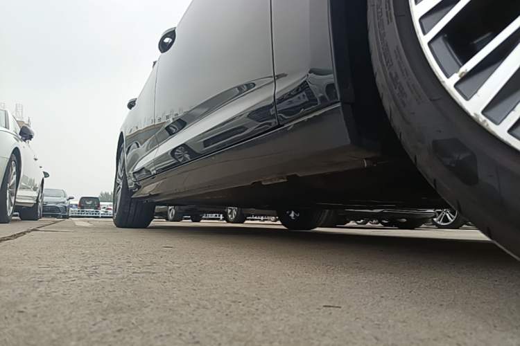 Used Audi A6L 2023 40 TFSI Luxury Prestige Edition Right Side Sill