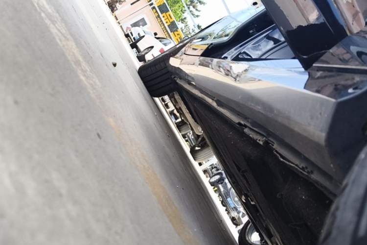Used Audi A6L 2023 Revised 40 TFSI Luxury Dynamic Edition Right Side Sill