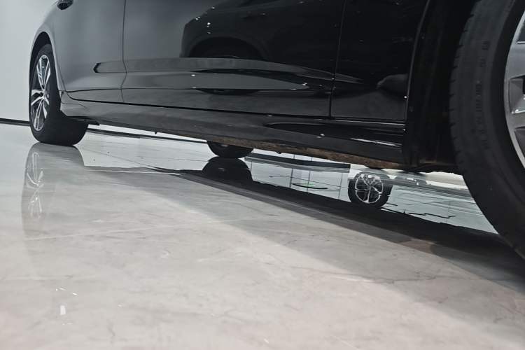 Used Audi A6L 2023 40 TFSI Luxury Dynamic Model Right Side Sill