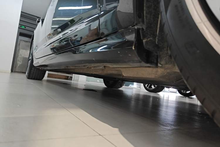 Used Audi A6L 2023 Revised 45 TFSI Prestige Dynamic Edition Right Side Sill