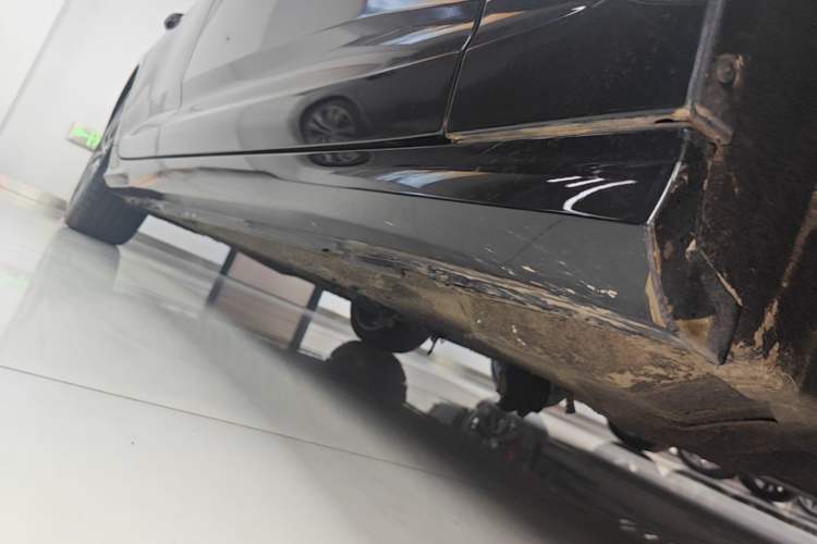 Used Audi A6L 2023 Revised 45 TFSI Prestige Dynamic Edition Right Side Sill