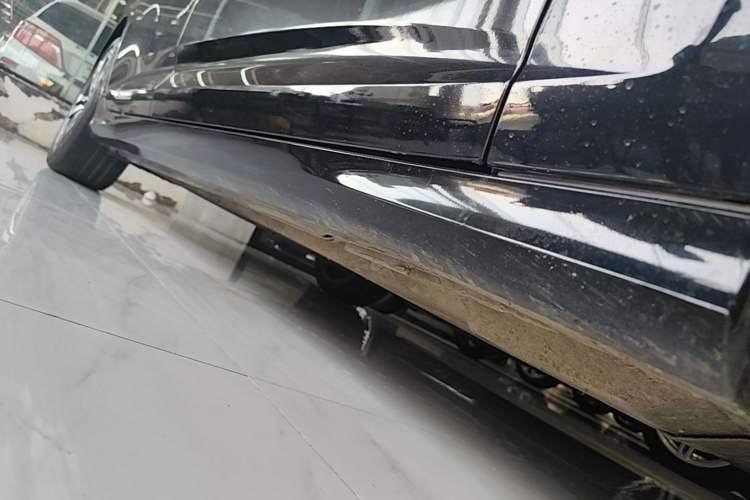 Used Audi A6L 2023 Revised 40 TFSI Luxury Dynamic Edition Right Side Sill