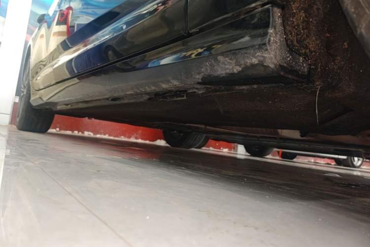 Used Audi A6L 2023 Revised 40 TFSI Luxury Dynamic Edition Right Side Sill