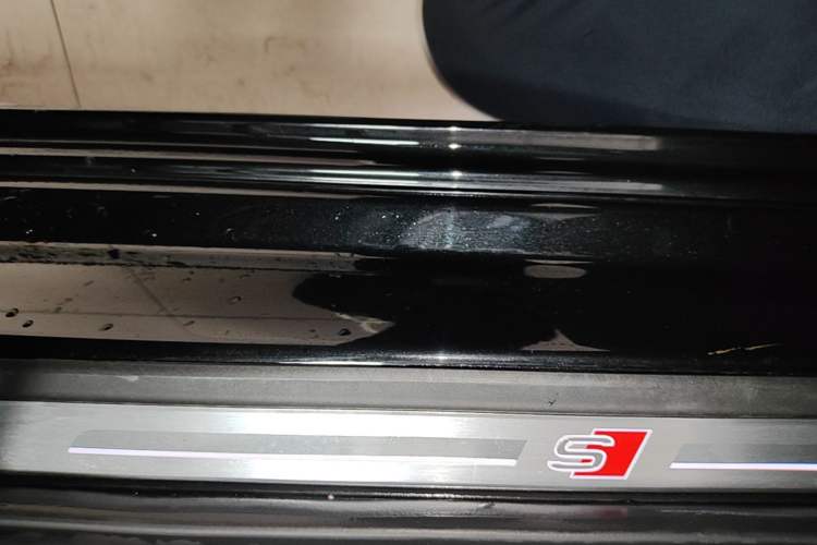 Used Audi A6L 2023 Revised 45 TFSI Prestige Dynamic Edition Right Side Sill